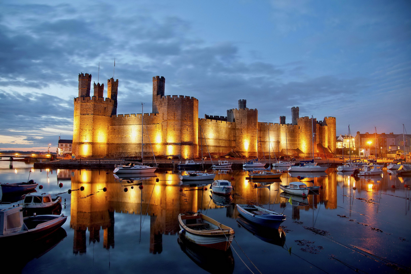 530570_city_castels_unayted_kingdom_england_caernarfon_ve_2436x1624_(www.GdeFon.ru)