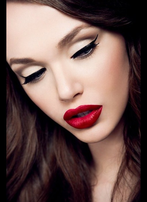 Red Lips Makeup