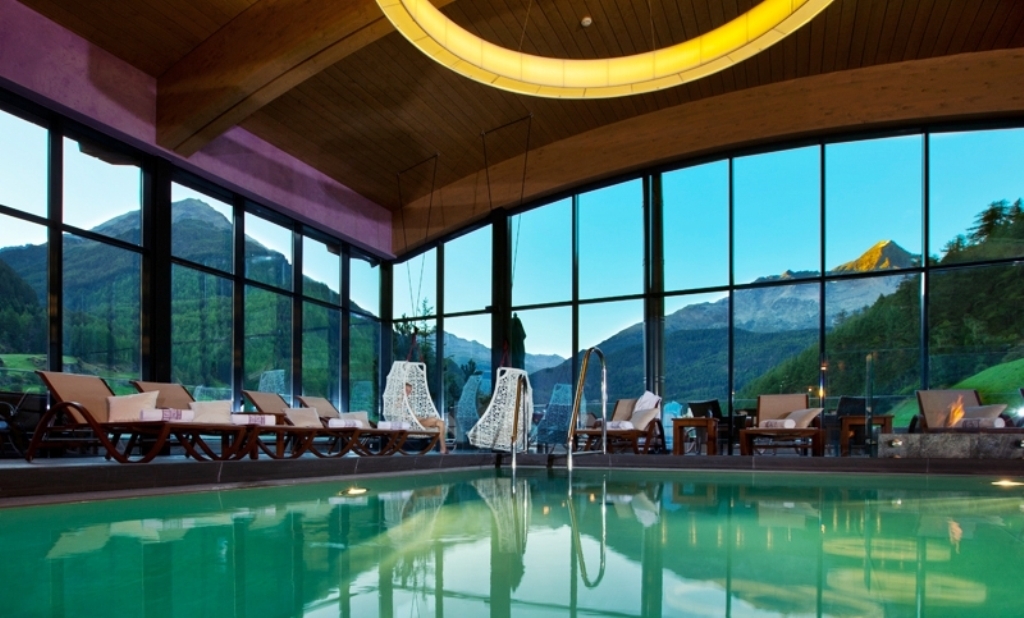Bergland-Hotel-Pool-Bergspitzen
