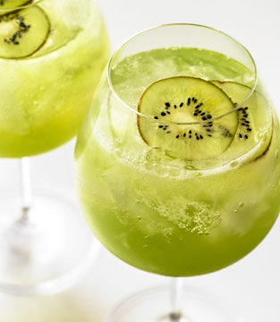 kiwi-fizz-cocktail