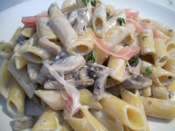 penne-pasta-with-mushroomsmascarpone-and-prosciutto-56480_100_4754.580